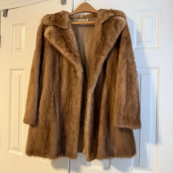 Vintage 1940s 1950s Brown Fur Coat - Picture 2 of 12